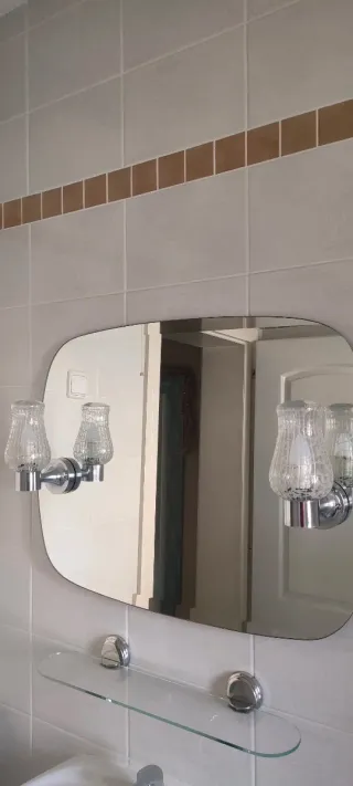 Espejo baño con apliques y estante
