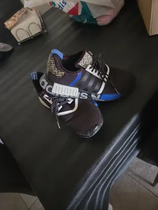 Zapatillas Adidas NMD R1 Negras y Azules
