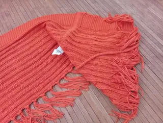 Sciarpa coprispalla arancione con frange