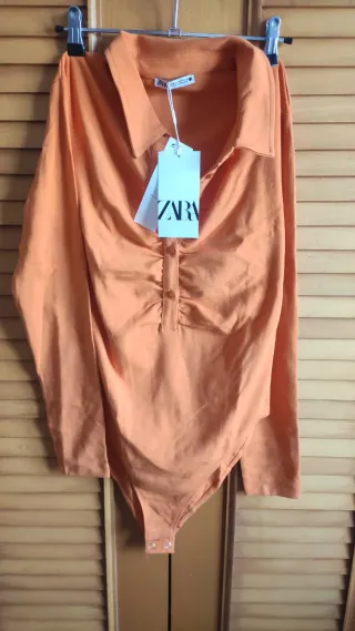 Body naranja Zara Talla M