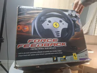 Volante Thrustmaster Ferrari per PC Gamer