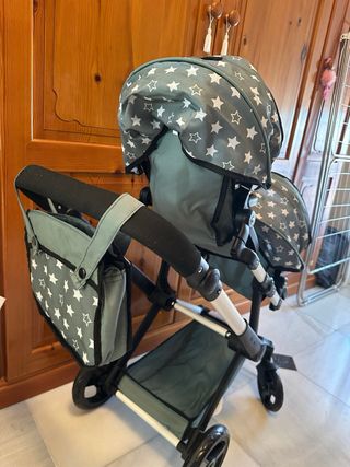 Carrito gemelar de muñecas con estrellas