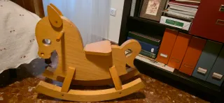 Caballo balancín de madera