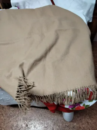 Bufandas grandes de lana beige y rojo