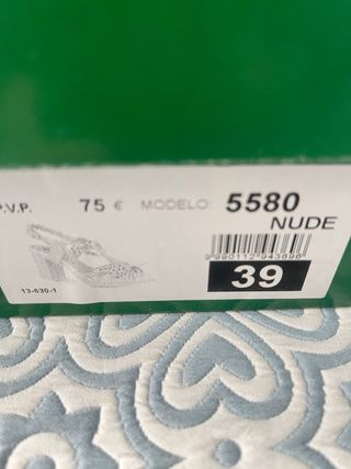 Sandalias Pitillos rosas con adornos plateados