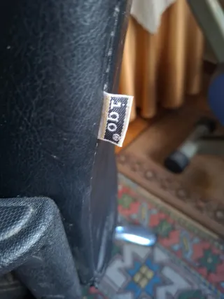 Silla de escritorio negra y plateada