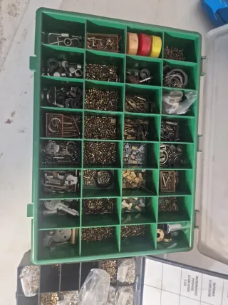 Material de cerrajería: Pitones y muelles