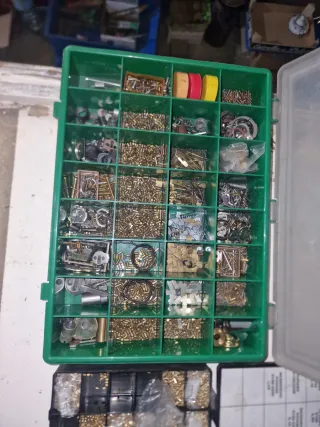 Material de cerrajería: Pitones y muelles