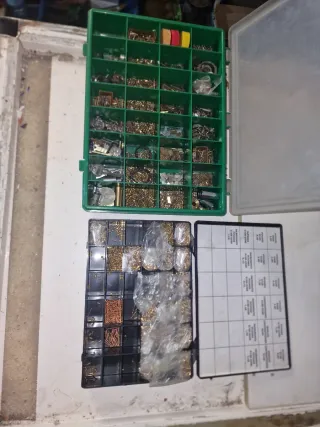 Material de cerrajería: Pitones y muelles