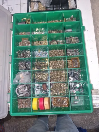 Material de cerrajería: Pitones y muelles