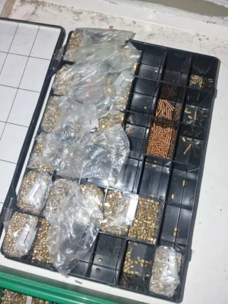 Material de cerrajería: Pitones y muelles