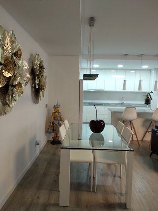 Mesa comedor cristal patas blancas