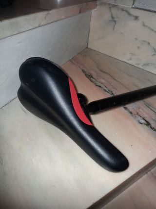 Sillín de Bicicleta Negro y Rojo