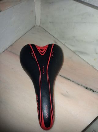 Sillín de Bicicleta Negro y Rojo