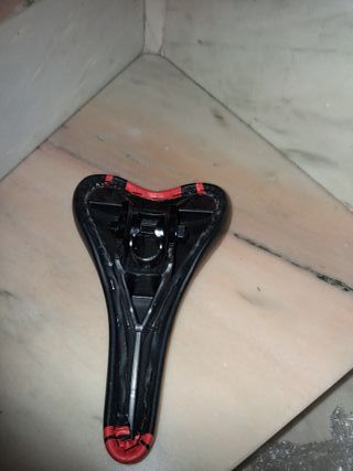 Sillín de Bicicleta Negro y Rojo