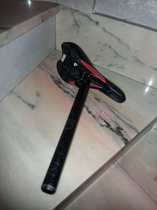 Sillín de Bicicleta Negro y Rojo