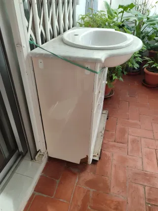 Mueble de baño blanco