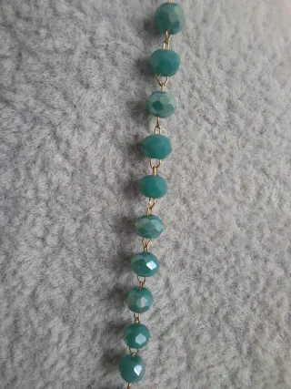 Collana acciaio dorato con cristalli verdi