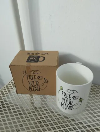 Taza nueva Free Your Mind Happy Days