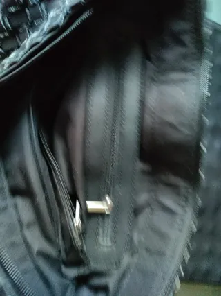 Bolso negro con abalorios