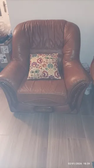 Sofá y 2 sillones de piel marrón