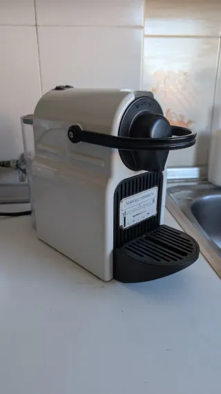 Cafetera Nespresso Krups Inissia XN1001 Blanca