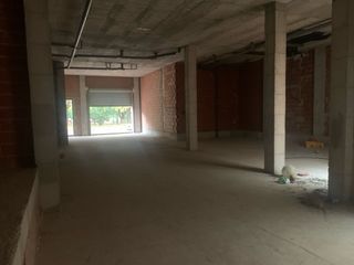 Bajo comercial,  salida de humos y patio interior