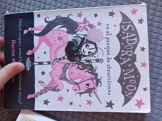 Libros tapa blanda de Isadora Moon.