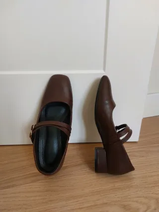 Zapatos marrones con elástico talle 37