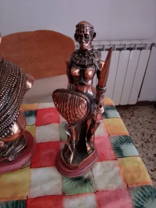 Tres figuras de bronce estilo años 70