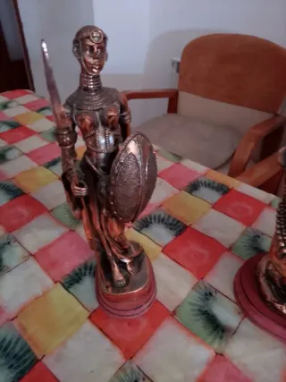 Tres figuras de bronce estilo años 70