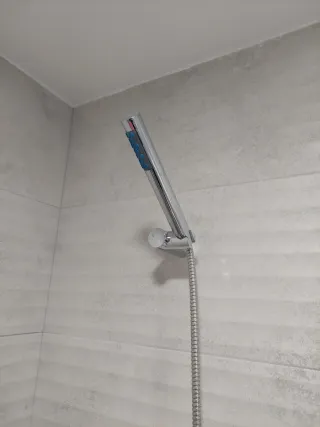 Alcachofa Ducha Cromada con Detalles Azules