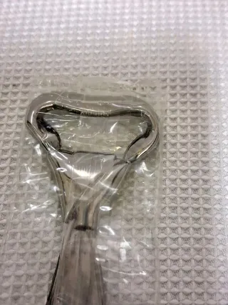 Abridor de botellas con forma de corbata