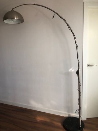 Lámpara de pie mármol negro y metal