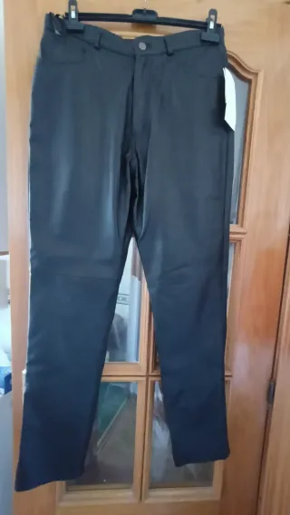 Pantalón mujer cuero negro