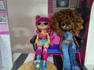 Casa de muñecas LOL con piscina y tobogán