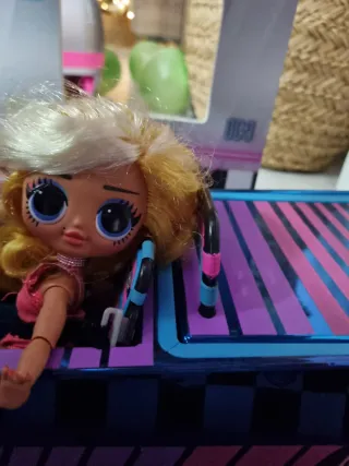 Casa de muñecas LOL con piscina y tobogán