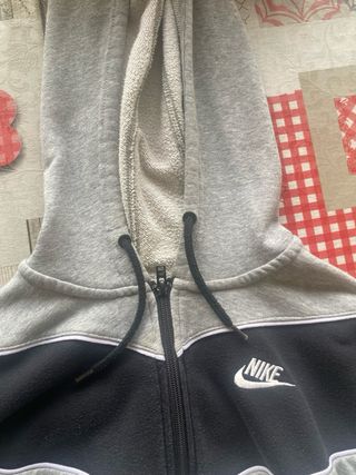 Sudadera Nike corta capucha gris y negra