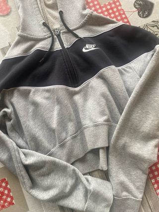 Sudadera Nike corta capucha gris y negra