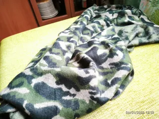 Fulares y bufandas calentito. 6 euros cada uno.