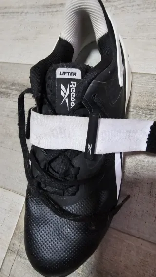 Zapatillas halterofilia Reebok negras y blancas