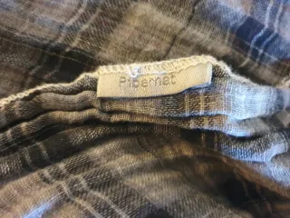 Bufanda a cuadros gris y negra