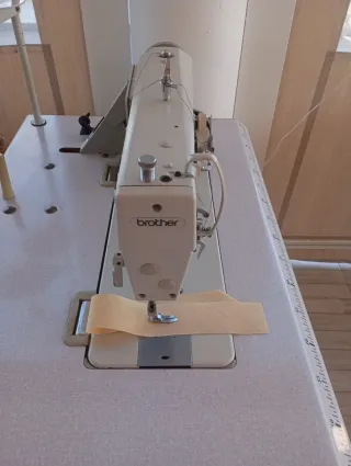 Máquina de coser industrial Brother DB2-B735-3