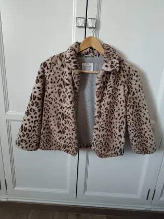 Abrigo pelo niña estampado leopardo