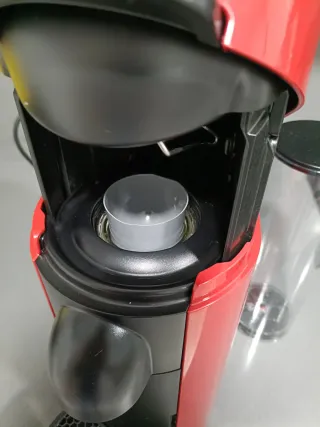 Cafetera Nespresso Vertuo Plus Roja