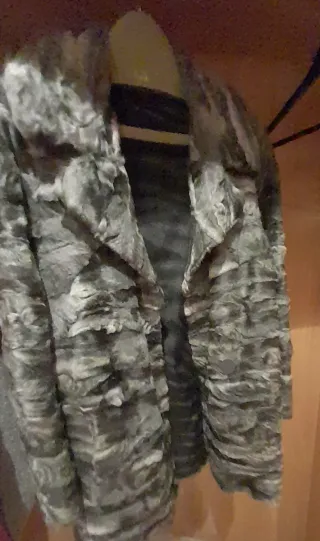 Abrigo de piel gris multicolor