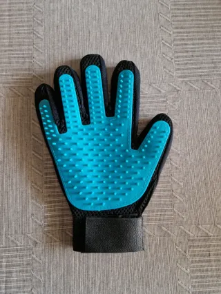 Guanto per la toelettatura del cane