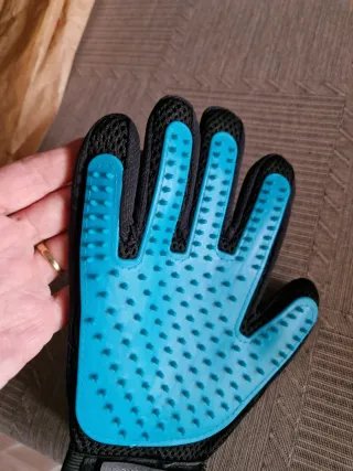 Guanto per la toelettatura del cane