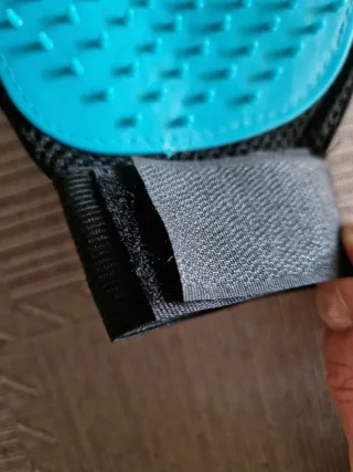 Guanto per la toelettatura del cane