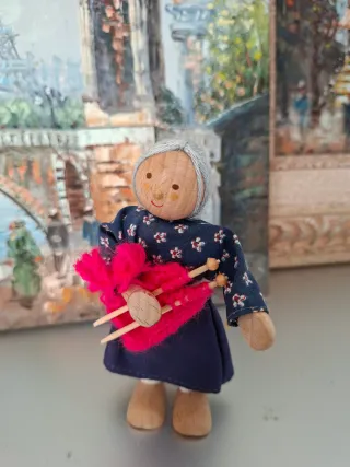 Figura Abuela Tejedora Decoración